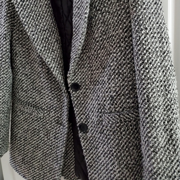 Coat - Picture 16 of 16
